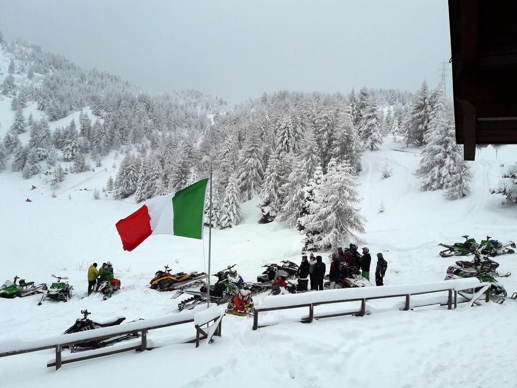 Rifugio Al Lago Del Mortirolo In Inverno Raggiungibile Solo A Piedi Monno Εξωτερικό φωτογραφία