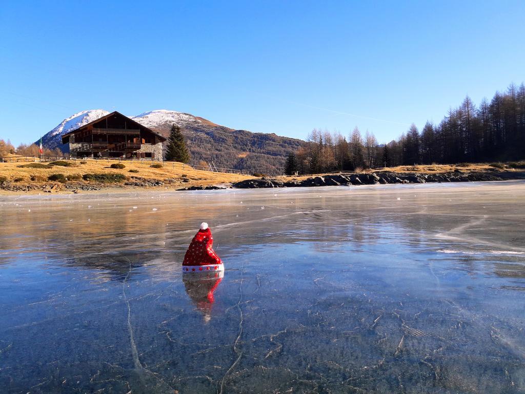 Rifugio Al Lago Del Mortirolo In Inverno Raggiungibile Solo A Piedi Monno Εξωτερικό φωτογραφία