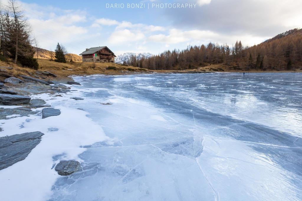 Rifugio Al Lago Del Mortirolo In Inverno Raggiungibile Solo A Piedi Monno Εξωτερικό φωτογραφία