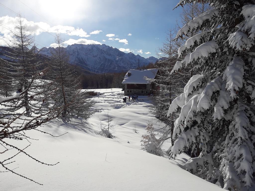 Rifugio Al Lago Del Mortirolo In Inverno Raggiungibile Solo A Piedi Monno Εξωτερικό φωτογραφία