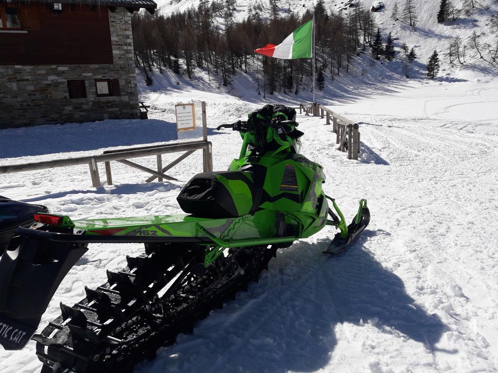 Rifugio Al Lago Del Mortirolo In Inverno Raggiungibile Solo A Piedi Monno Εξωτερικό φωτογραφία