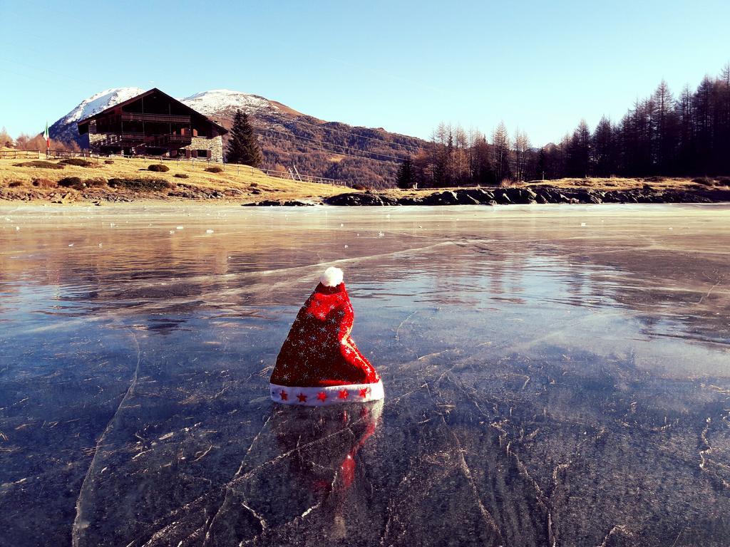 Rifugio Al Lago Del Mortirolo In Inverno Raggiungibile Solo A Piedi Monno Εξωτερικό φωτογραφία