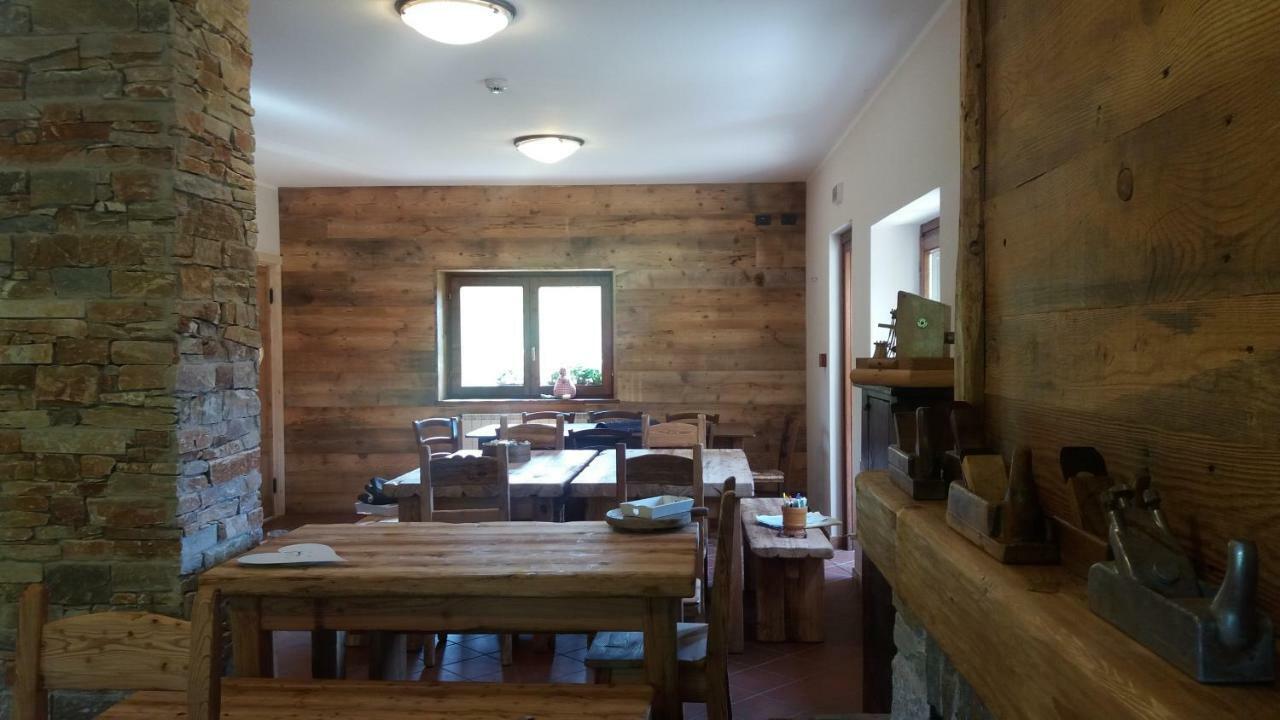Rifugio Al Lago Del Mortirolo In Inverno Raggiungibile Solo A Piedi Monno Εξωτερικό φωτογραφία