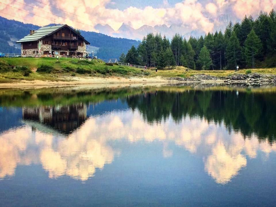 Rifugio Al Lago Del Mortirolo In Inverno Raggiungibile Solo A Piedi Monno Εξωτερικό φωτογραφία