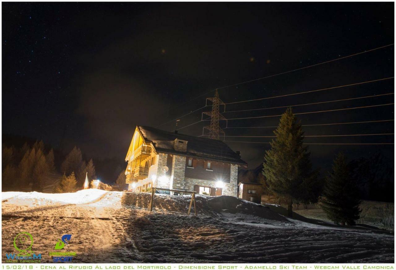Rifugio Al Lago Del Mortirolo In Inverno Raggiungibile Solo A Piedi Monno Εξωτερικό φωτογραφία