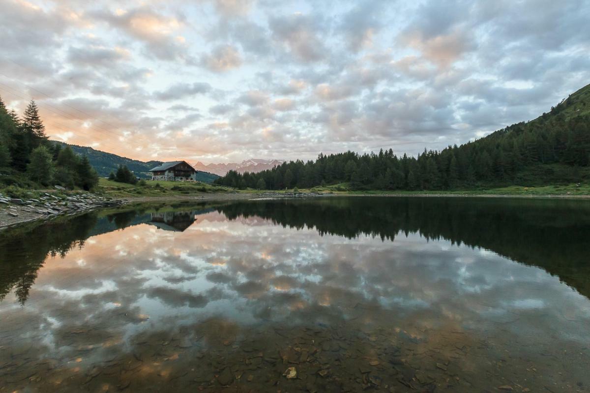 Rifugio Al Lago Del Mortirolo In Inverno Raggiungibile Solo A Piedi Monno Εξωτερικό φωτογραφία