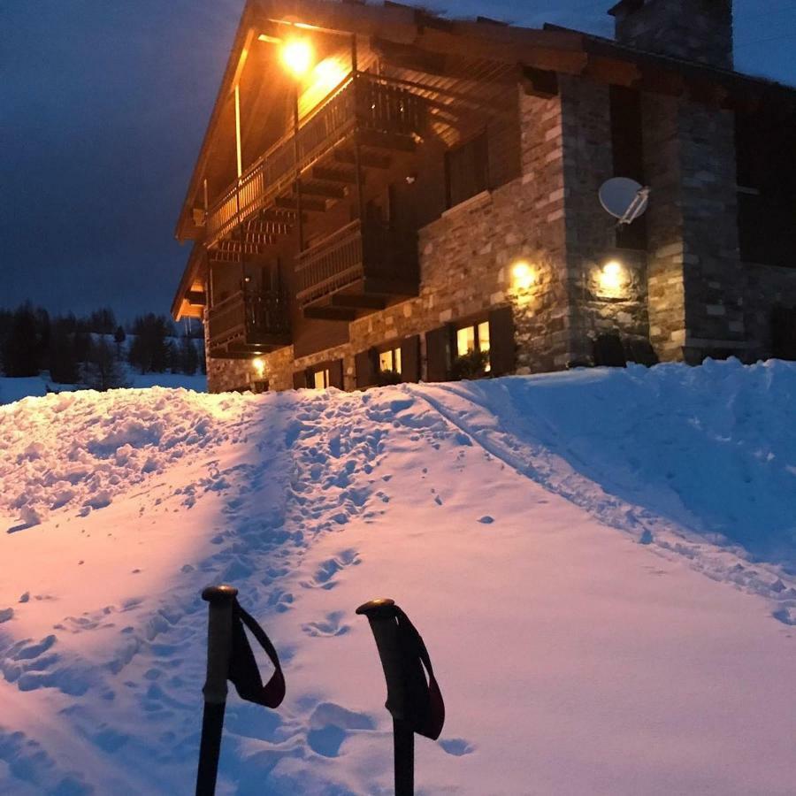 Rifugio Al Lago Del Mortirolo In Inverno Raggiungibile Solo A Piedi Monno Εξωτερικό φωτογραφία