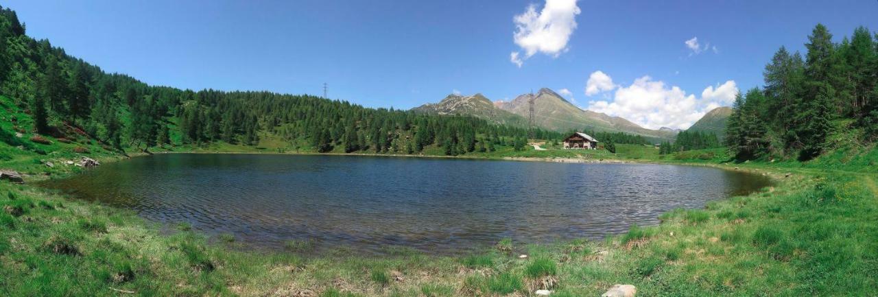 Rifugio Al Lago Del Mortirolo In Inverno Raggiungibile Solo A Piedi Monno Εξωτερικό φωτογραφία